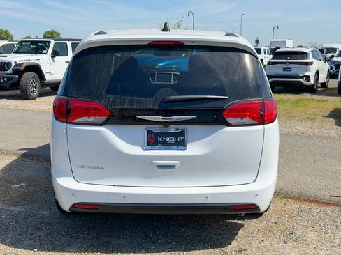 New 2026 Chrysler Voyager LX FWD image 7