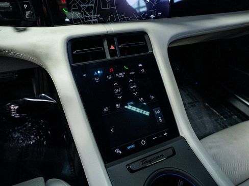 Used 2024 Porsche Taycan 4S w/ Premium Package image 44