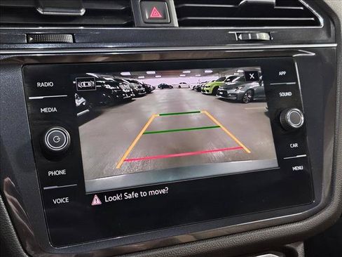 Used 2022 Volkswagen Tiguan SE FWD image 12