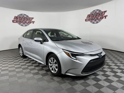 Used 2025 Toyota Corolla LE FWD image 9