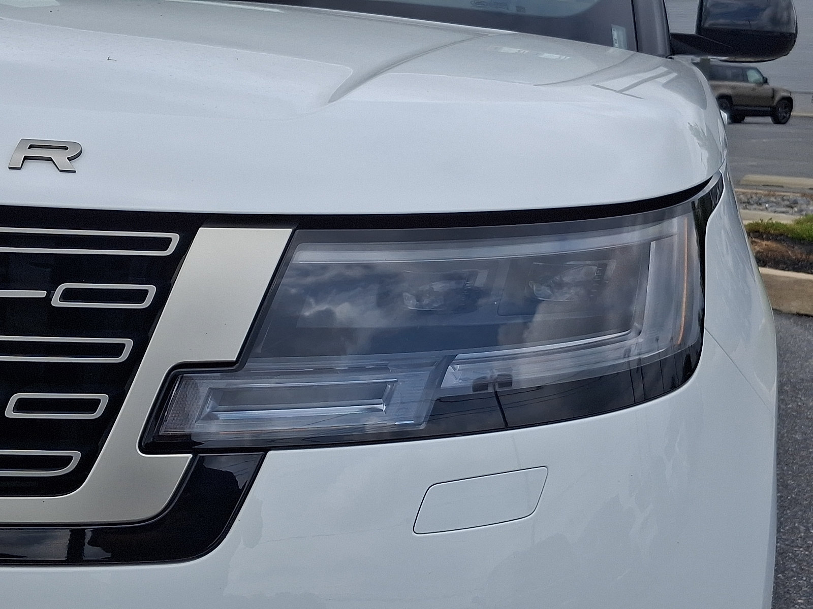 Used 2025 Land Rover Range Rover SE AWD/4WD image 9