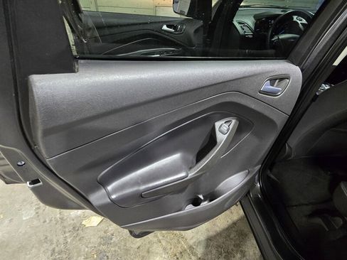 Used 2019 Ford Escape SE image 24