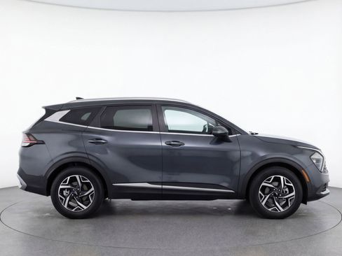 Used 2025 Kia Sportage LX image 11