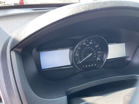 Used 2017 Ford Explorer XLT w/ Equipment Group 202A FWD image 4
