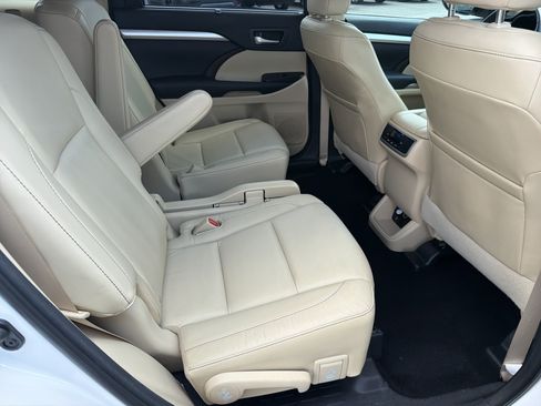 Used 2015 Toyota Highlander XLE FWD image 24