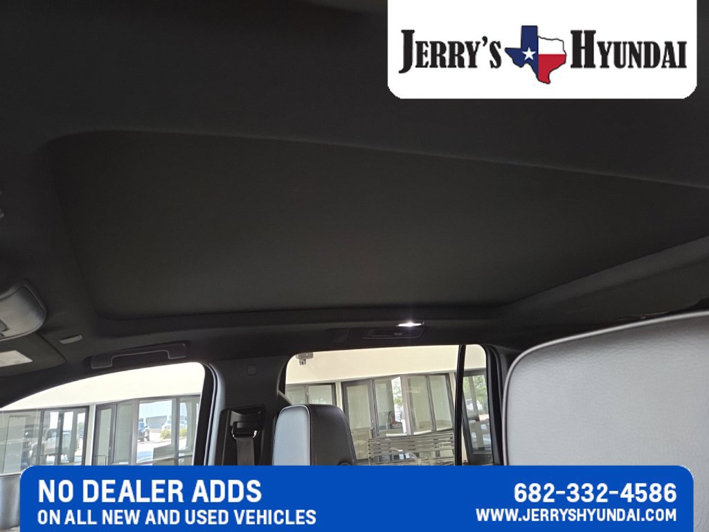 Used 2023 GMC Yukon XL Denali RWD image 9