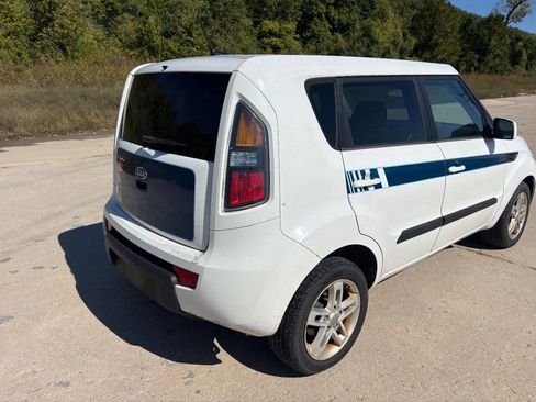 Used 2011 Kia Soul + image 5