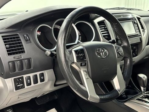 Used 2015 Toyota Tacoma 4x4 Access Cab image 15