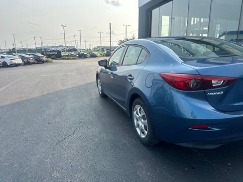 Used 2018 MAZDA MAZDA3 Sport FWD image 4