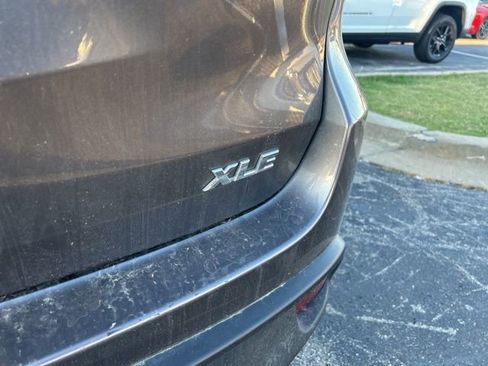 Used 2019 Toyota Highlander XLE image 5