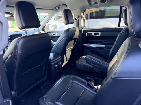 Used 2021 Ford Explorer XLT w/ Equipment Group 202A image 17