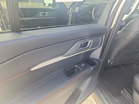 New 2026 Ford Explorer ST-Line w/ ST-Line Street Pack image 16