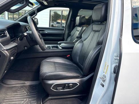 Used 2023 Jeep Wagoneer Series II AWD/4WD image 17