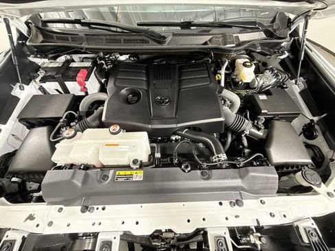 Certified 2025 Toyota Tundra Platinum AWD/4WD image 32