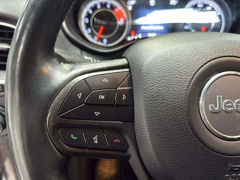 Used 2019 Jeep Cherokee Trailhawk AWD/4WD image 23