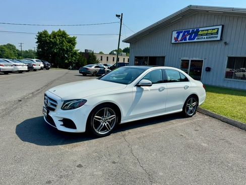 Used 2018 Mercedes-Benz E 300 4MATIC image 2