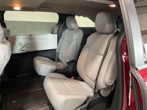 New 2026 Toyota Sienna XLE FWD image 30