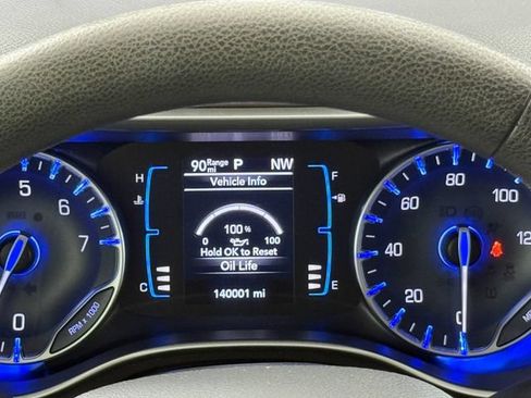 Used 2017 Chrysler Pacifica Touring FWD image 27