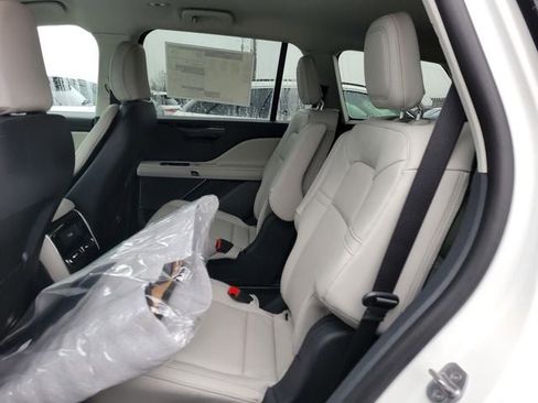 New 2026 Lincoln Aviator AWD image 19