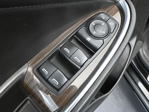 Used 2016 Chevrolet Malibu Premier image 18