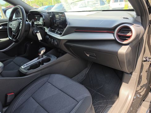 New 2026 Chevrolet Trax RS w/ Sunroof Package FWD image 17