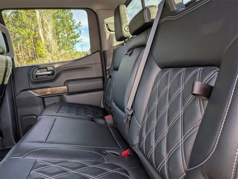 Used 2019 Chevrolet Silverado 1500 RST image 11