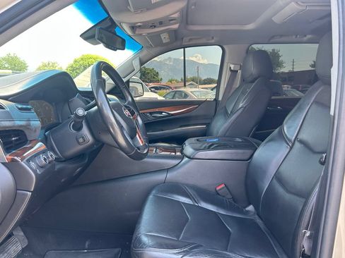 Used 2015 Cadillac Escalade Luxury AWD/4WD image 23