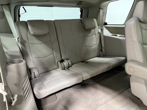 Used 2017 Cadillac Escalade Luxury AWD/4WD image 39