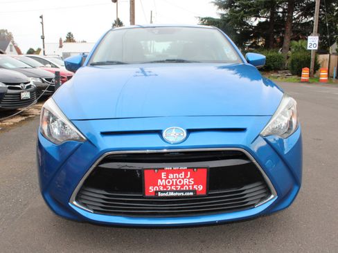 Used 2016 Scion iA image 2