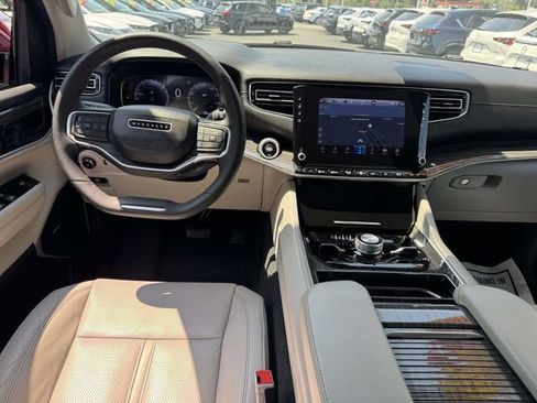 Used 2022 Jeep Wagoneer Series III w/ Flexible Seating Group AWD/4WD image 11