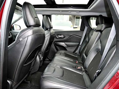 Used 2020 Jeep Cherokee Latitude Plus FWD image 11