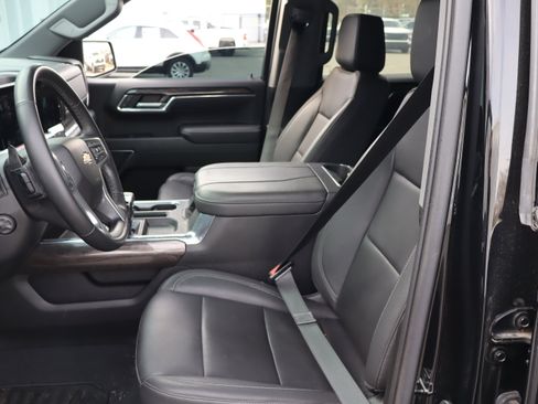 Certified 2023 Chevrolet Silverado 1500 LTZ w/ Technology Package image 17