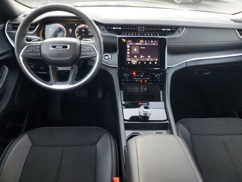 New 2025 Jeep Grand Cherokee L Altitude image 16