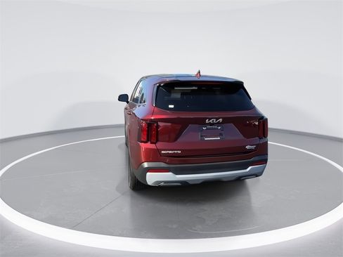 Used 2025 Kia Sorento LX image 7