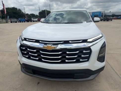Used 2026 Chevrolet Equinox LT FWD image 3