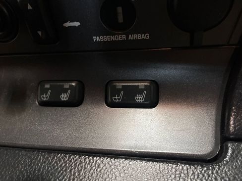 Used 2003 Ford Thunderbird image 88