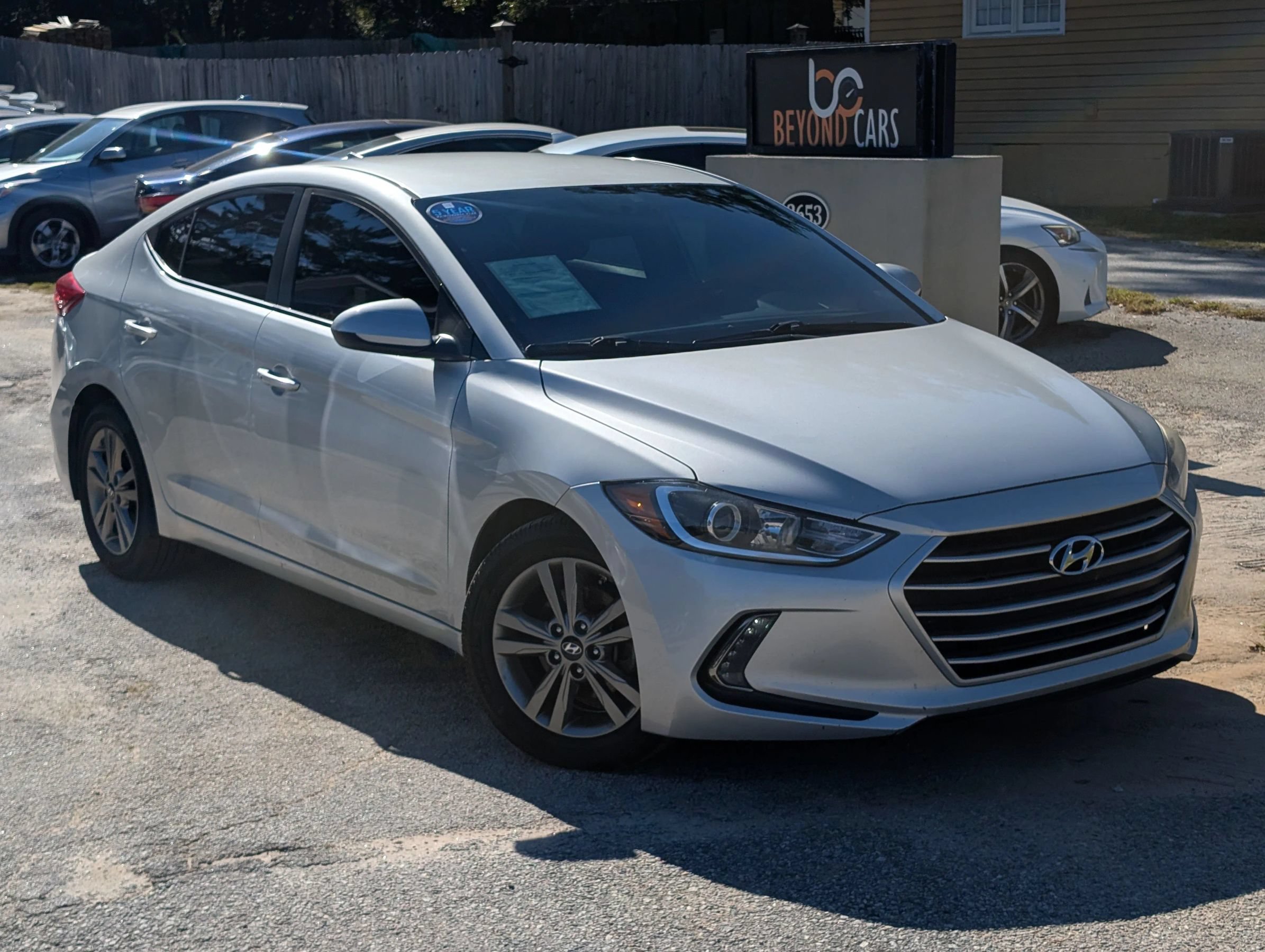 Used 2017 Hyundai Elantra SE w/ SE A/T Tech Package 03 FWD image 1
