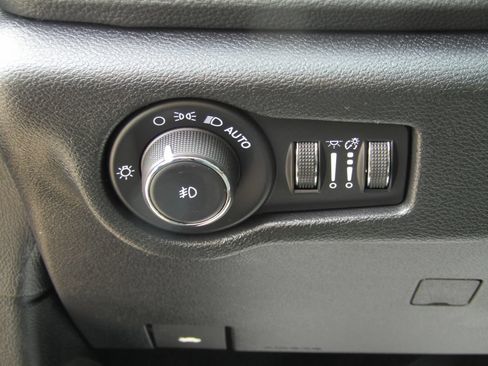 Used 2025 Chrysler Pacifica Limited FWD image 26