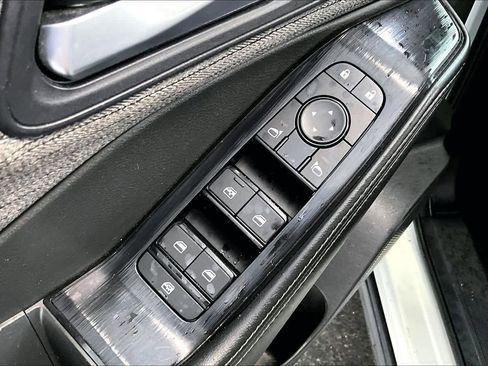 Used 2023 Nissan Rogue SV image 34