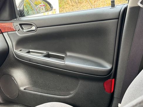 Used 2009 Chevrolet Impala LT image 18