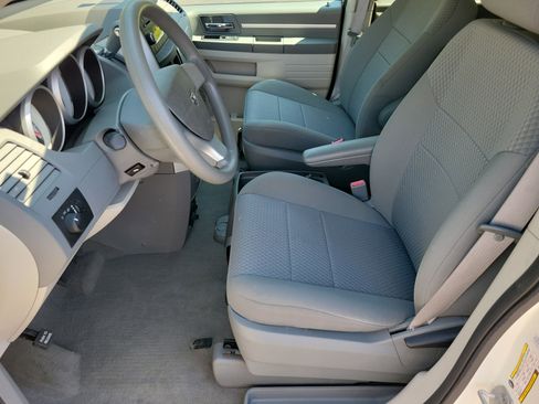 Used 2010 Dodge Grand Caravan SE w/ Popular Equipment Group FWD image 4