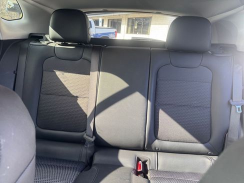 Used 2025 Chevrolet Trax LT image 32