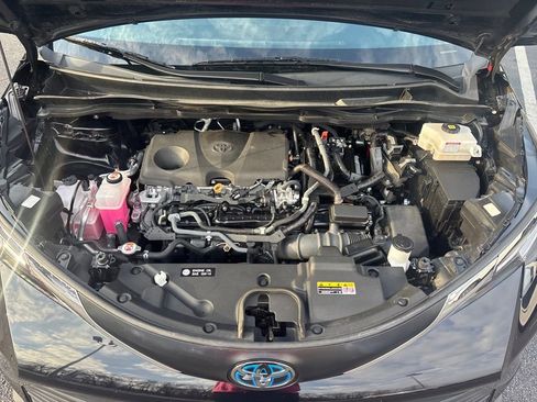 Used 2022 Toyota Sienna XLE image 30