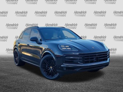 Used 2024 Porsche Cayenne S AWD/4WD image 2