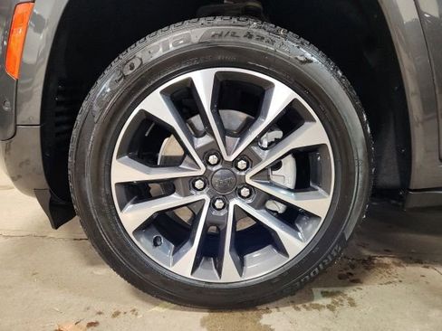 Used 2022 Jeep Grand Cherokee L Overland w/ Luxury Tech Group IV image 13