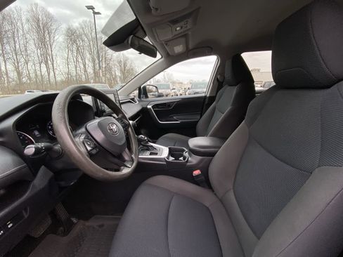 Used 2021 Toyota RAV4 LE image 23