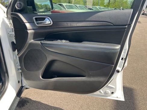 Used 2018 Jeep Grand Cherokee Laredo AWD/4WD image 30
