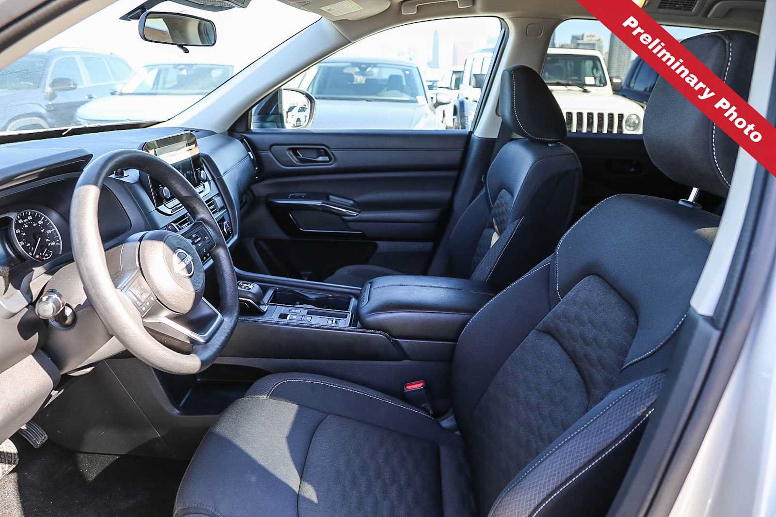 Used 2024 Nissan Pathfinder S FWD image 13