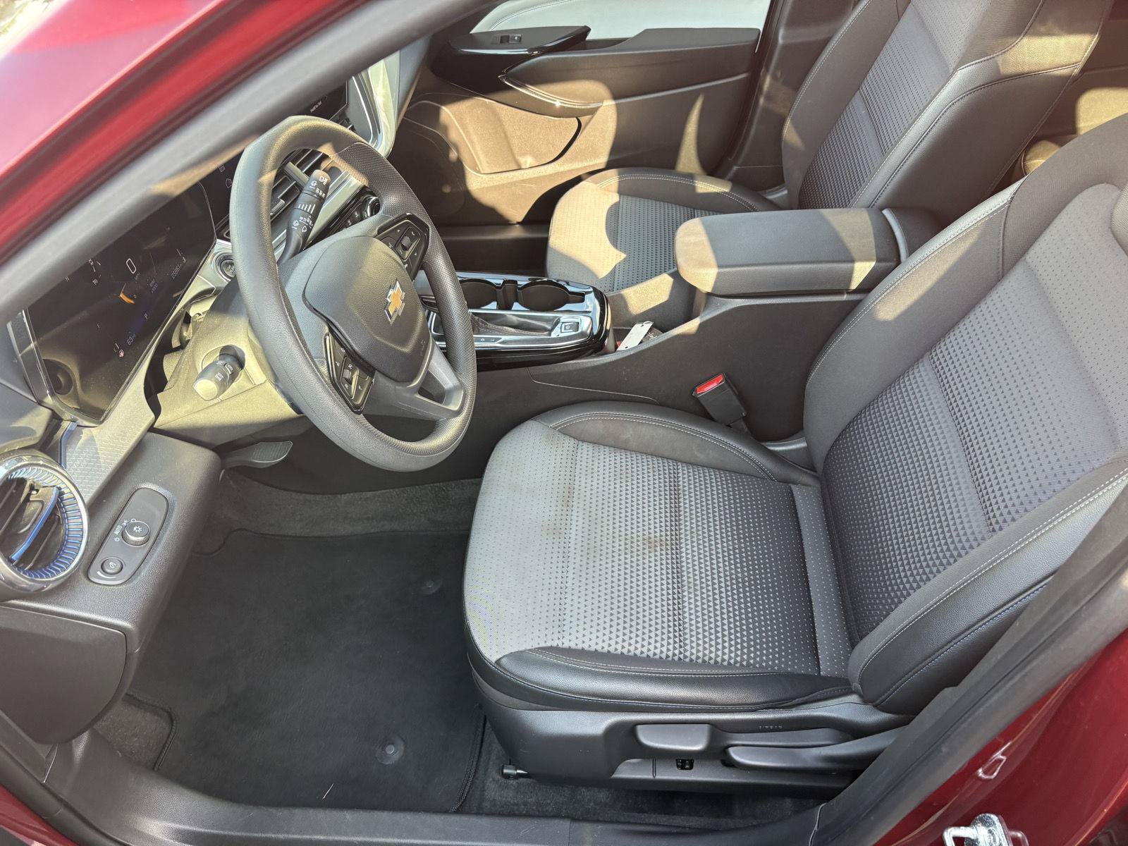 Used 2025 Chevrolet Trax LT FWD image 4