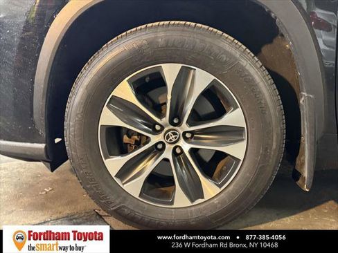 Certified 2025 Toyota Highlander XLE image 9